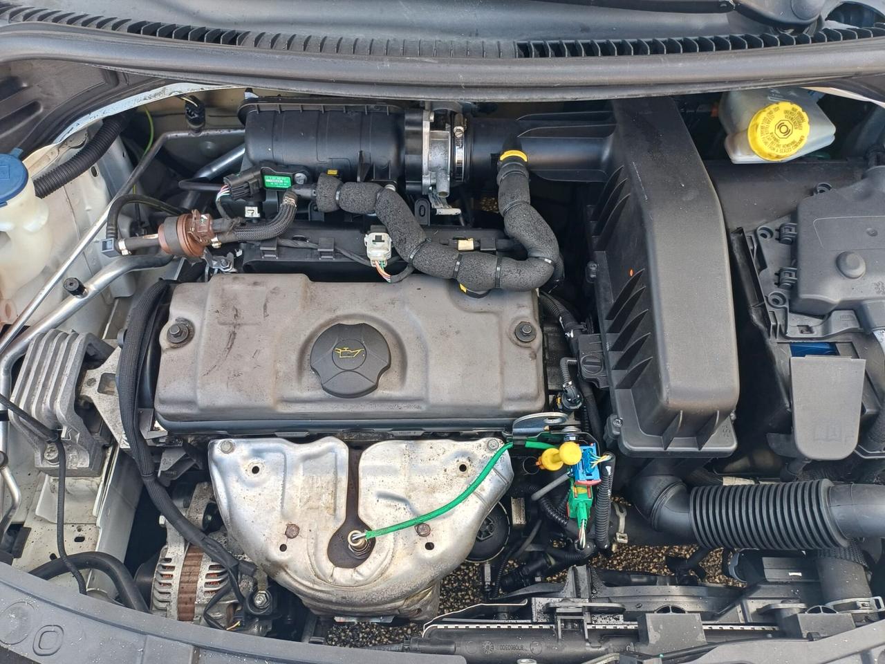 Peugeot 207 1.4 8V 5p POCHI KM - 2012