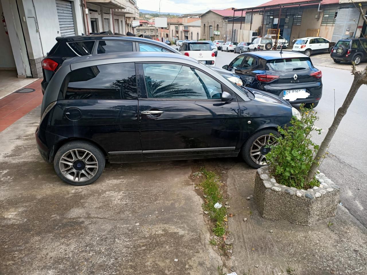 Lancia Ypsilon 1.3 MJT 90 CV DPF Sport MomoDesign