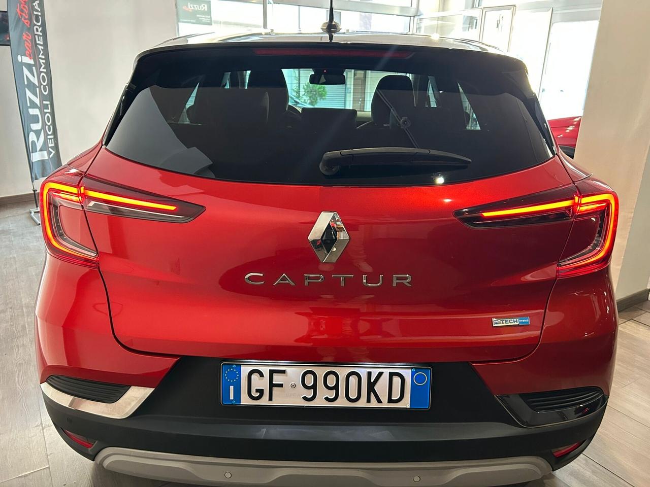 Renault Captur 1.6 E-tech Hybrid Initiale Paris NEOPATENTATI