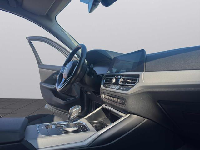 BMW 318 D 48V TOURING AUT/ ADVANTAGE-NAVI-CAR PLAY-CRUISE-
