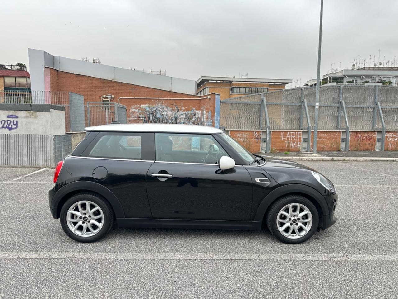 Mini Cooper D 1.5 Hype 3p E6 *Navi