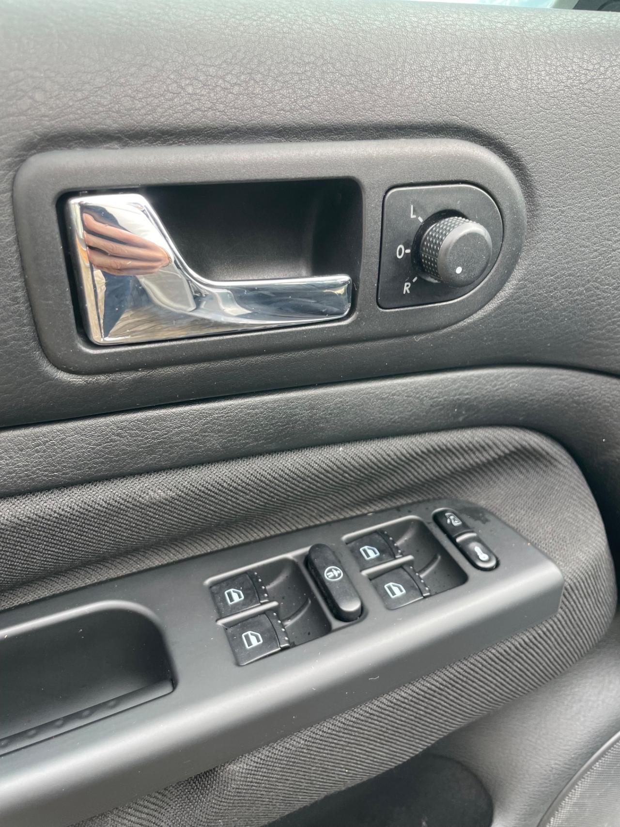 Volkswagen Golf 1.6 16V cat 5 porte Highline