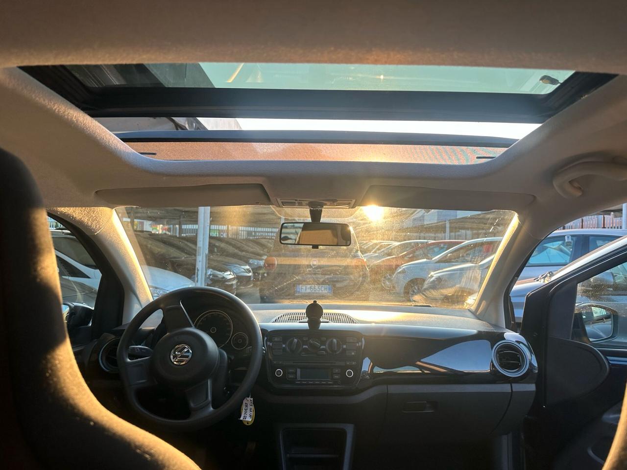 VOLKSWAGEN UP TETTO APRIBILE 77 MILA KM!