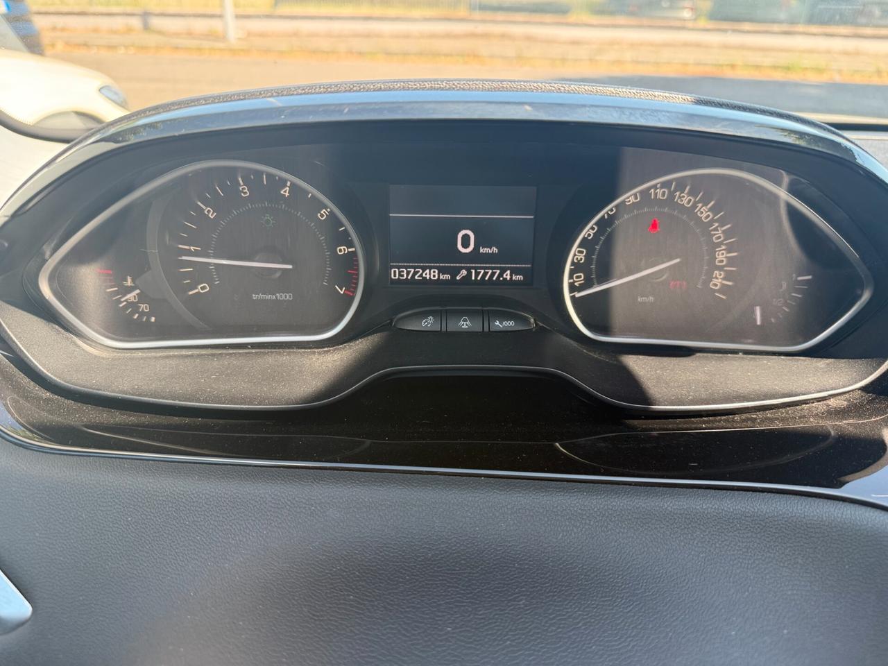 Peugeot 208 PureTech 82 3 porte Allure