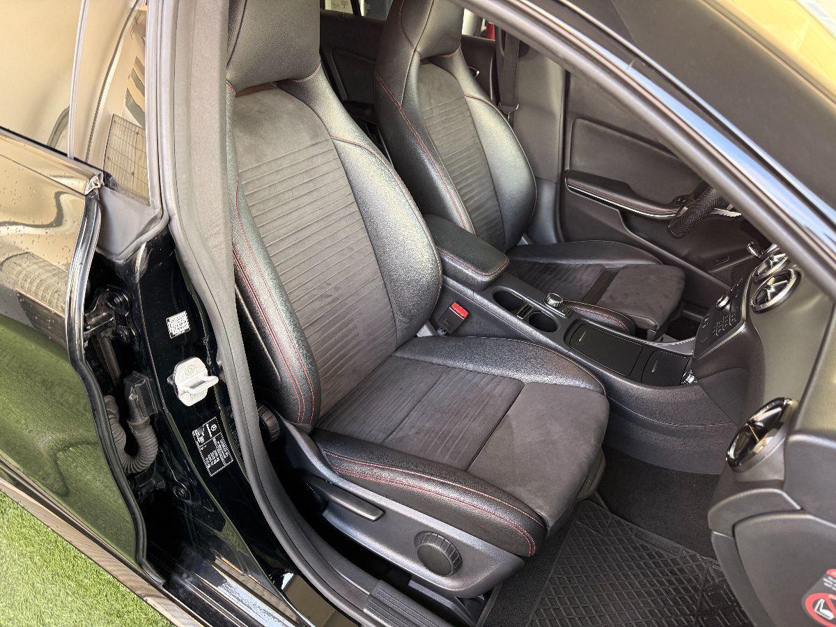 MERCEDES - Classe CLA 200 d Premium Dark Night auto