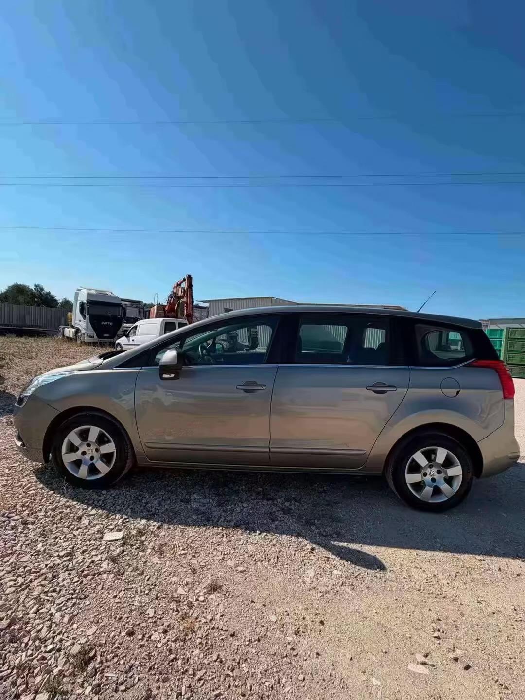 Peugeot 5008 1.6 HDi 115CV Business