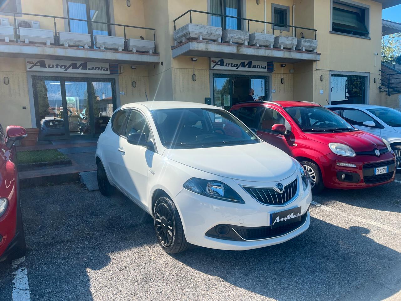 Lancia Ypsilon 1.0 FireFly 5 porte S&S Hybrid Silver
