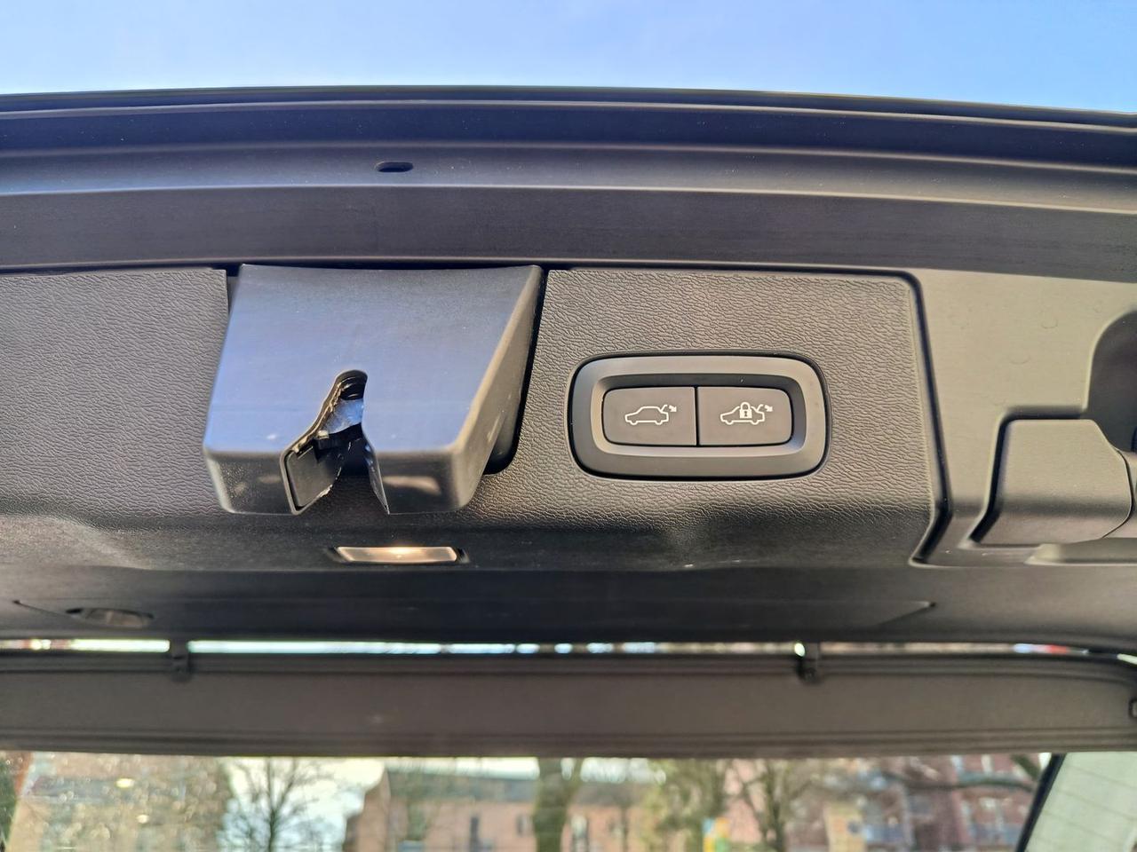 Volvo XC 60 Plus Dark 2.0 B4 MHEV #9159