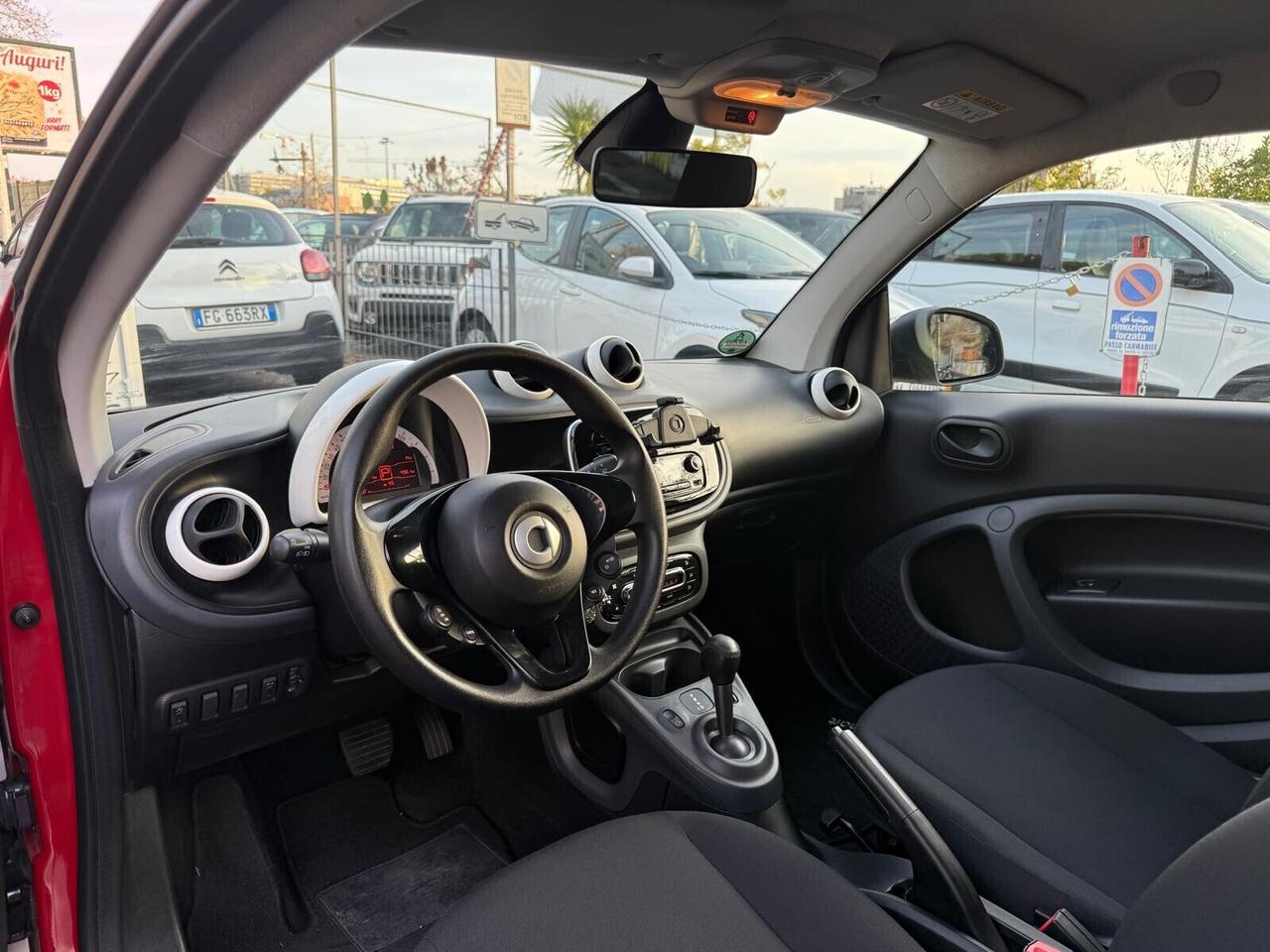 Smart ForTwo 1.0 71cv Coupe Clima cambio Auto fari nuovi