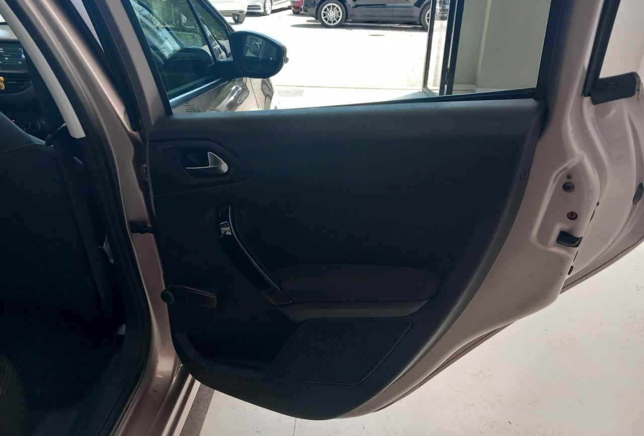 Peugeot 208 PureTech 82 5 porte Access