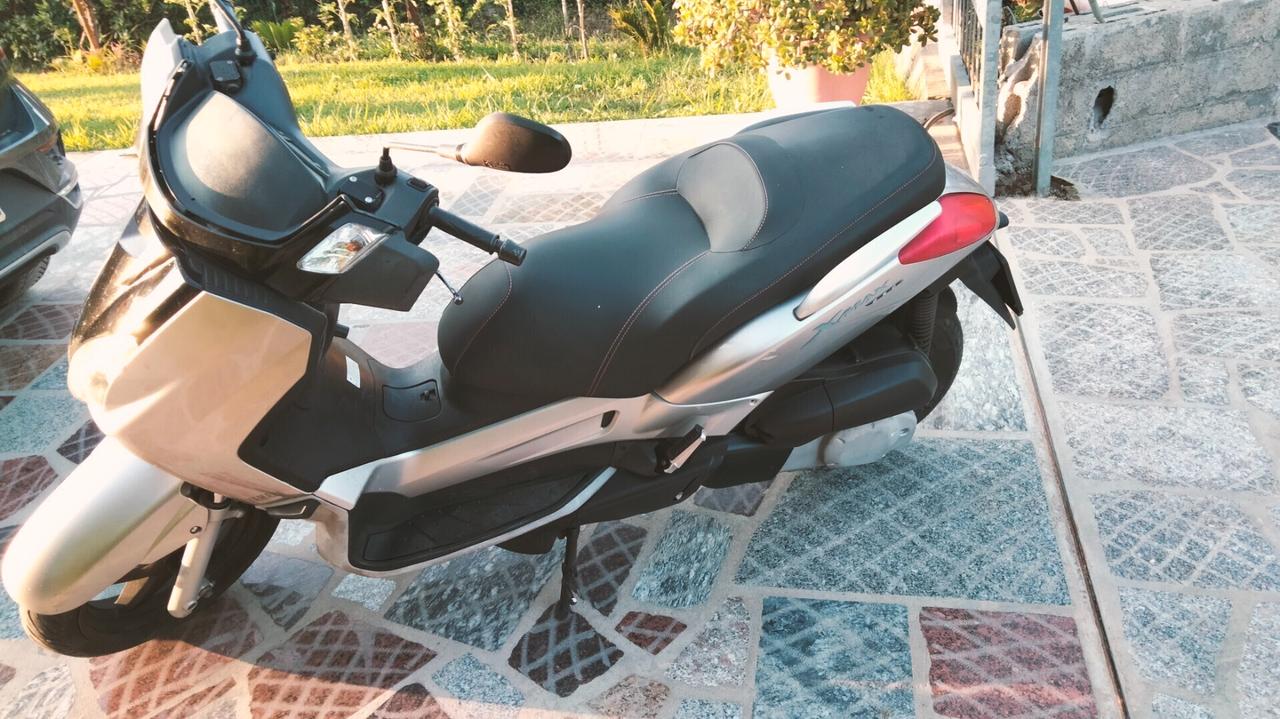 Yamaha X-Max 250