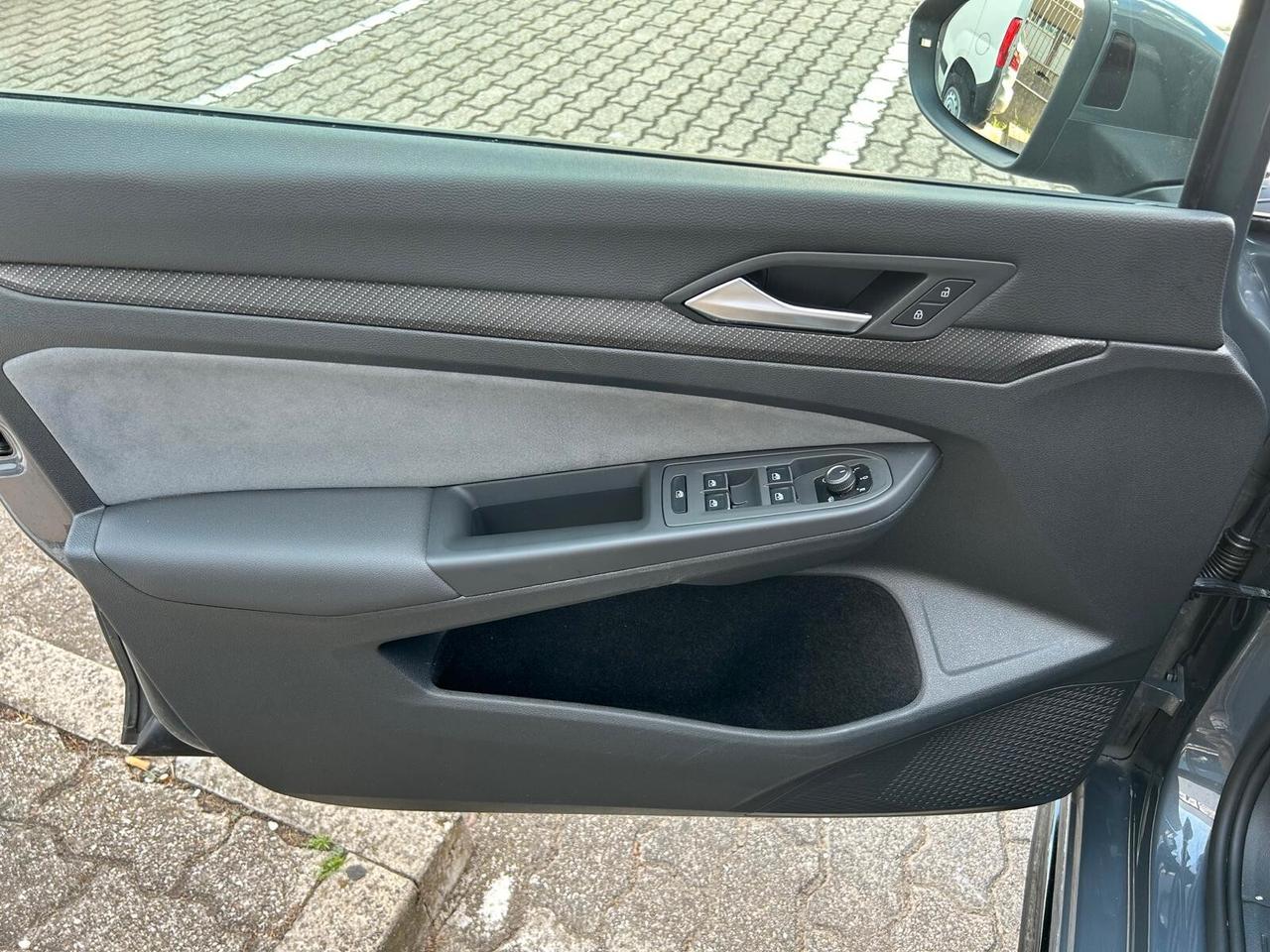 Volkswagen Golf Variant 2.0 tdi R-Line 150cv dsg