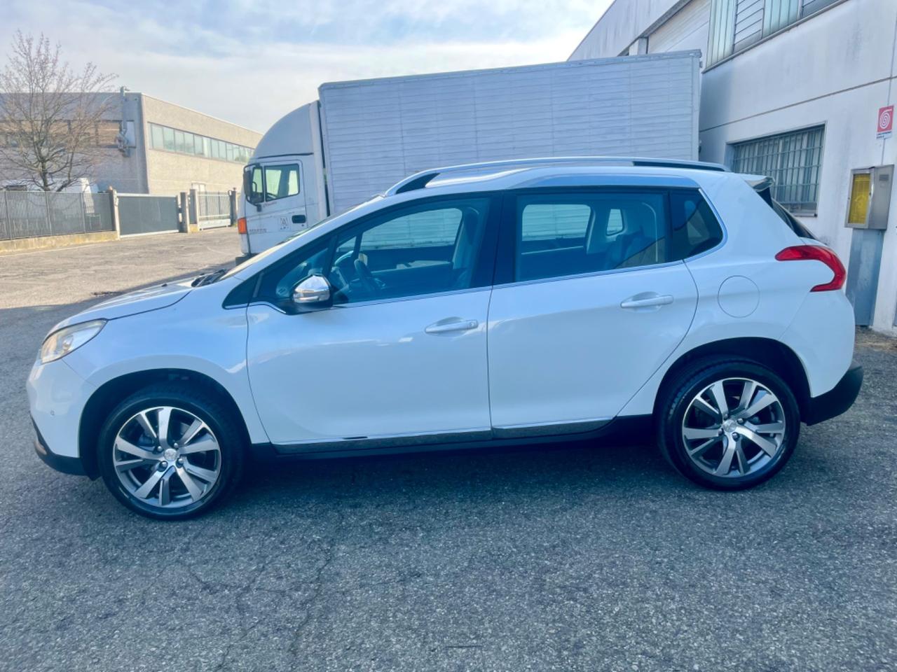 Peugeot 2008 1.6benz 2014 141.000km tagliandati