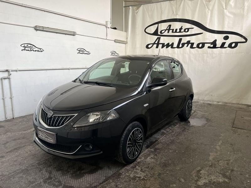 Lancia Ypsilon 1.0 FireFly 5 porte S&S Hybrid Gold Plus da 145,00 al mese