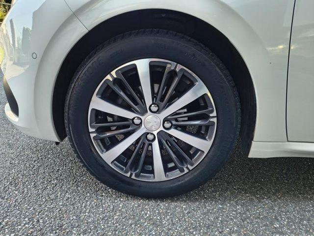 PEUGEOT 208 PureTech 82 5 porte Allure NEOPATENTATI