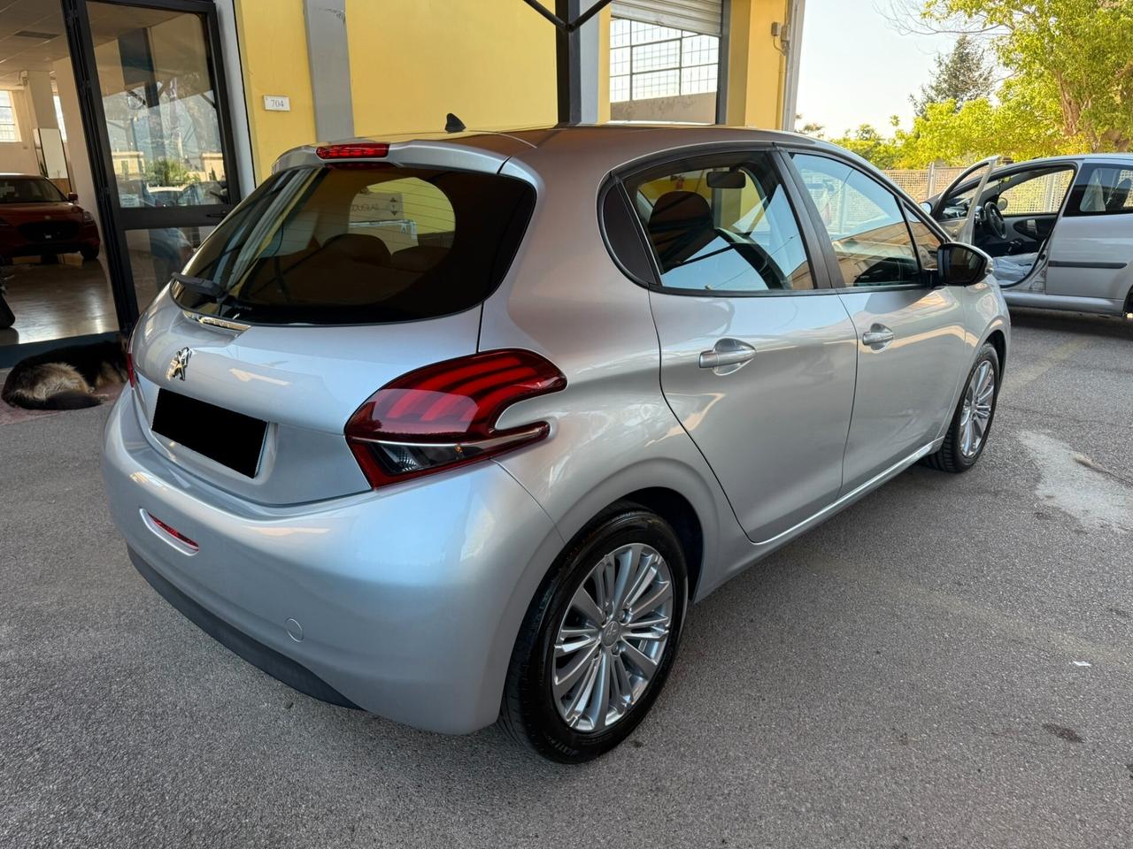 Peugeot 208 PureTech 82 5 porte Allure