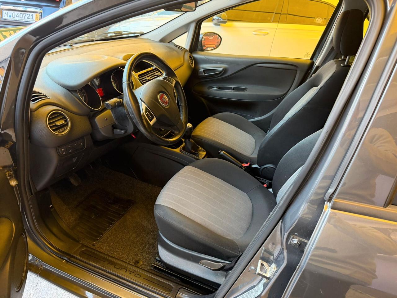 Fiat Punto 1.3cc diesel 12 mesi garanzia-2017