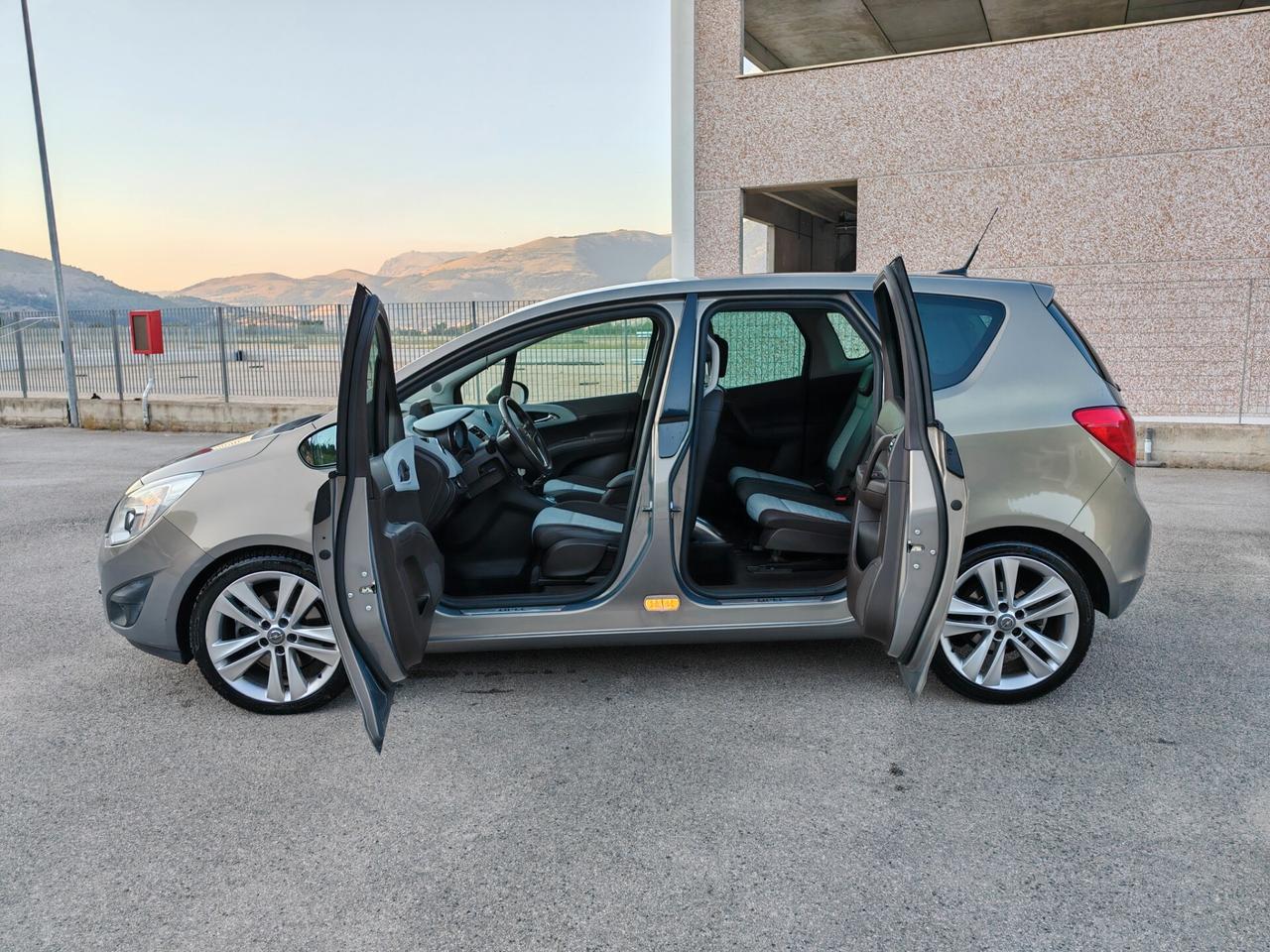 Opel Meriva 1.7 CDTI 110CV b-color Panoramic