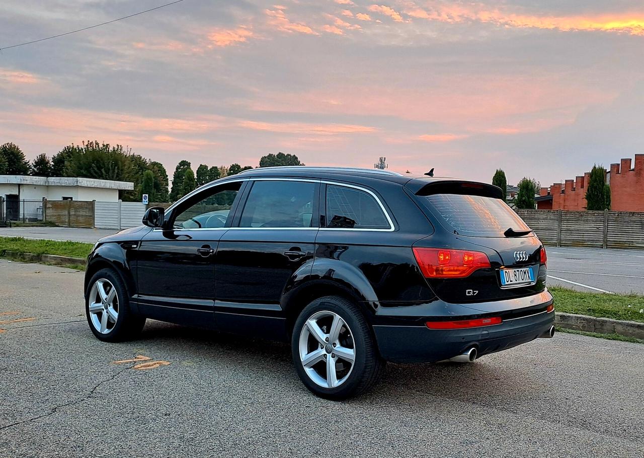 Audi Q7 3.0 V6 TDI 233CV quattro tiptronic Sline 7posti