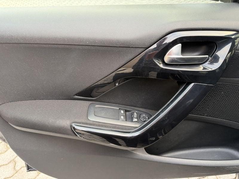 Peugeot 208 208 5p 1.2 puretech Allure 82cv CINGHIA NUOVA