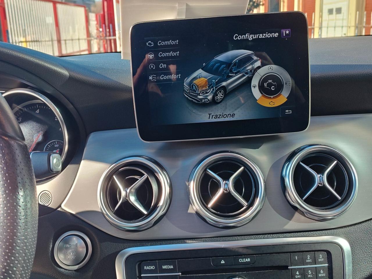 MERCEDES GLA 200D AUTOM. PREM. AMG LINE 2.0 136 CV