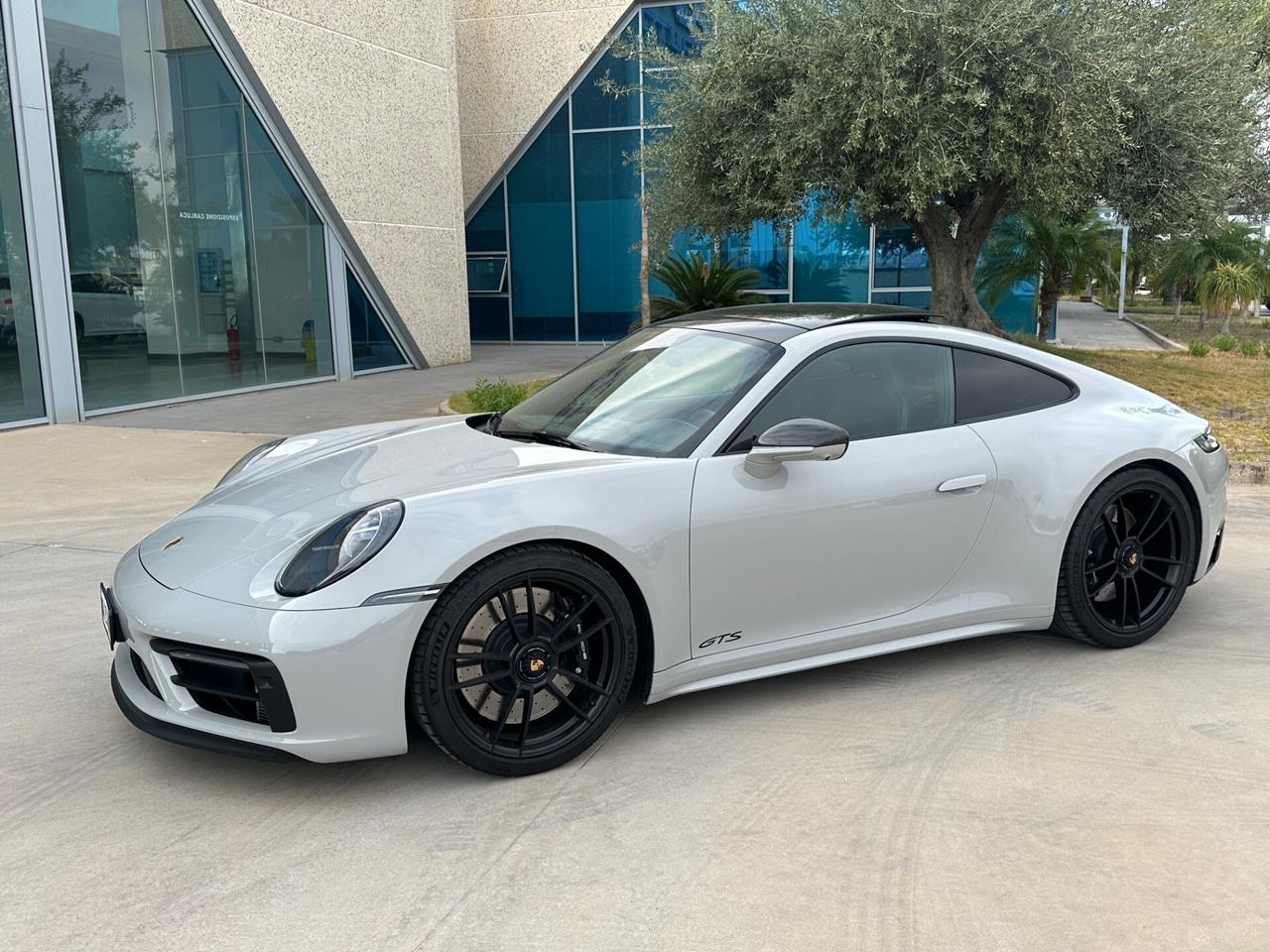 Porsche 992 Carrera 4 GTS possibilità noleggio no scoring
