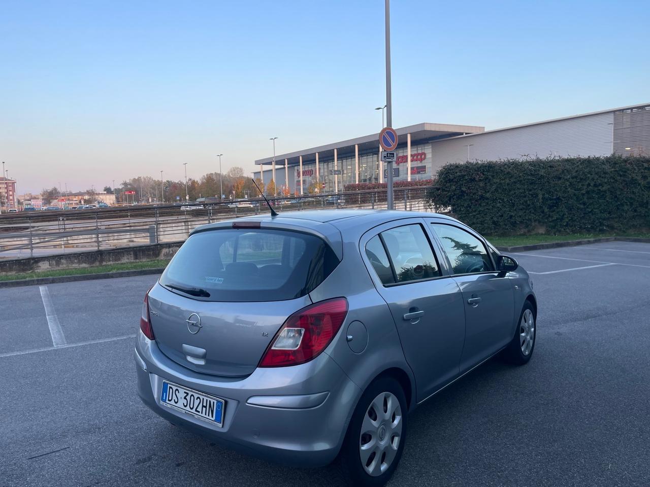 Opel Corsa 1.2 5 porte Cosmo