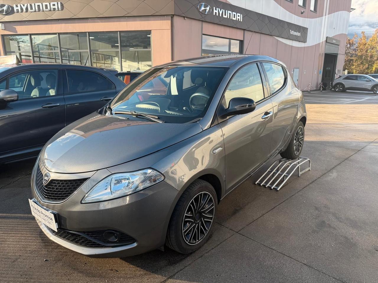 Lancia Ypsilon 1.2 69 CV 5 porte Silver