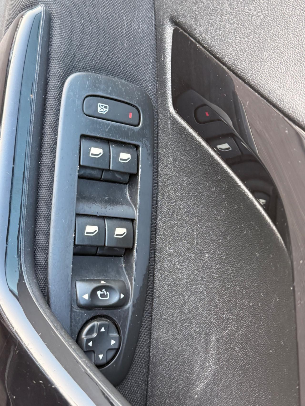 Peugeot 208 1.4 HDi 68CV Allure NAVI