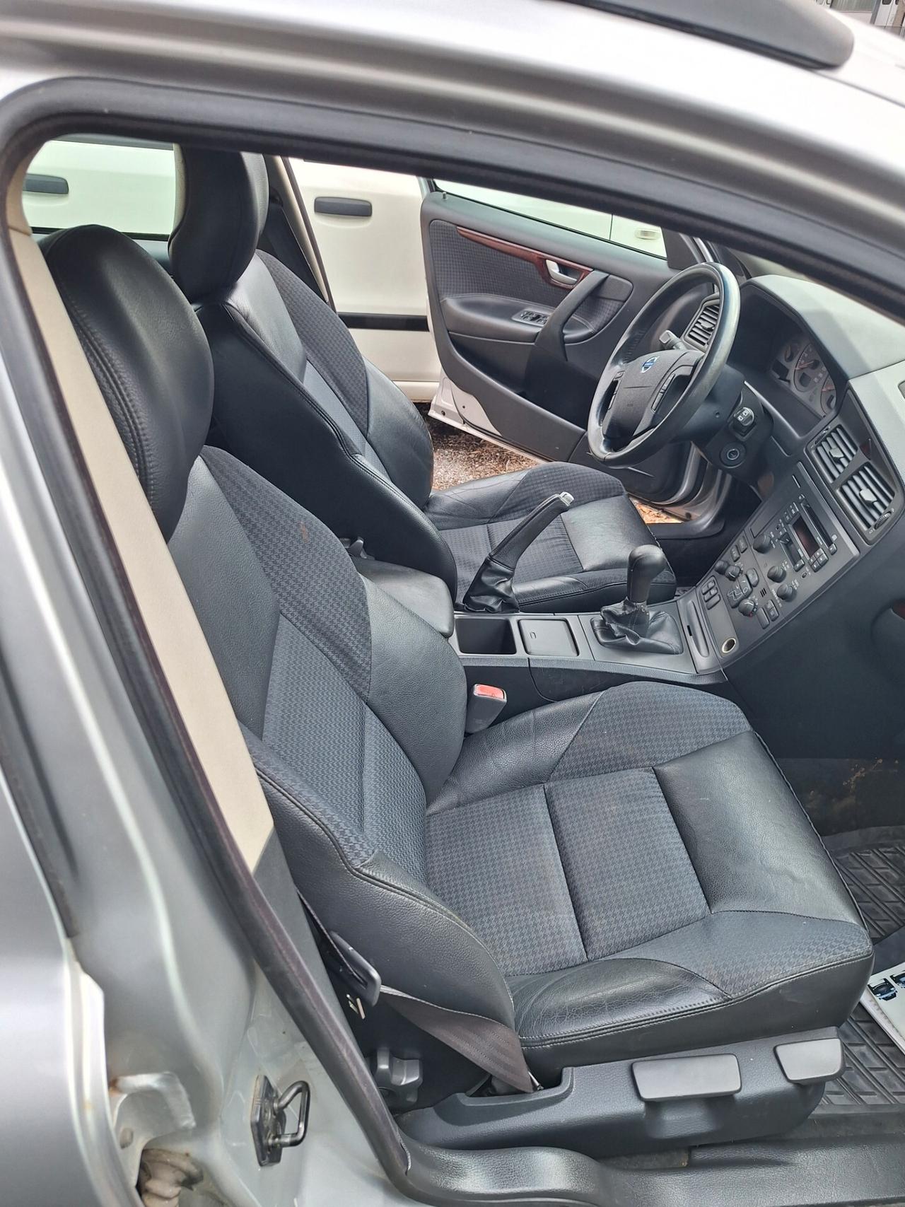 Volvo V70/XC70 V70 2.4 D5 20V cat Momentum FAMIGLIARE