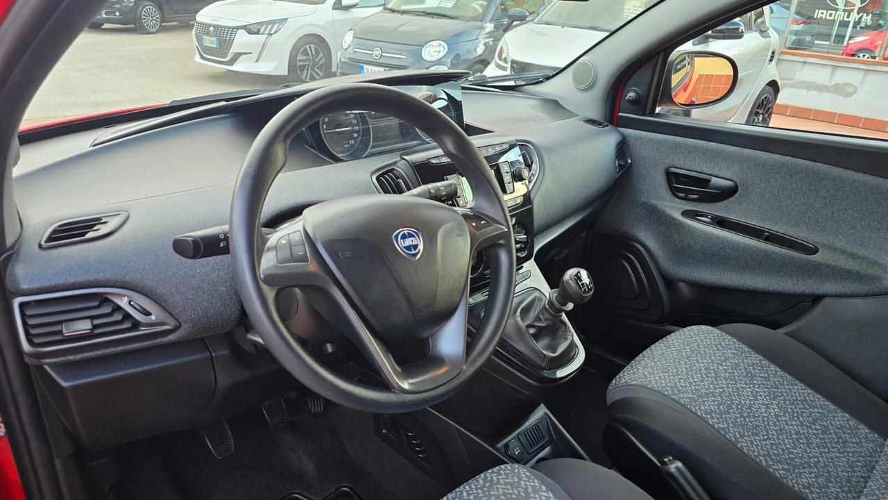 Lancia Ypsilon 1.0 FireFly 5 porte S&S Hybrid Ecochic Silver