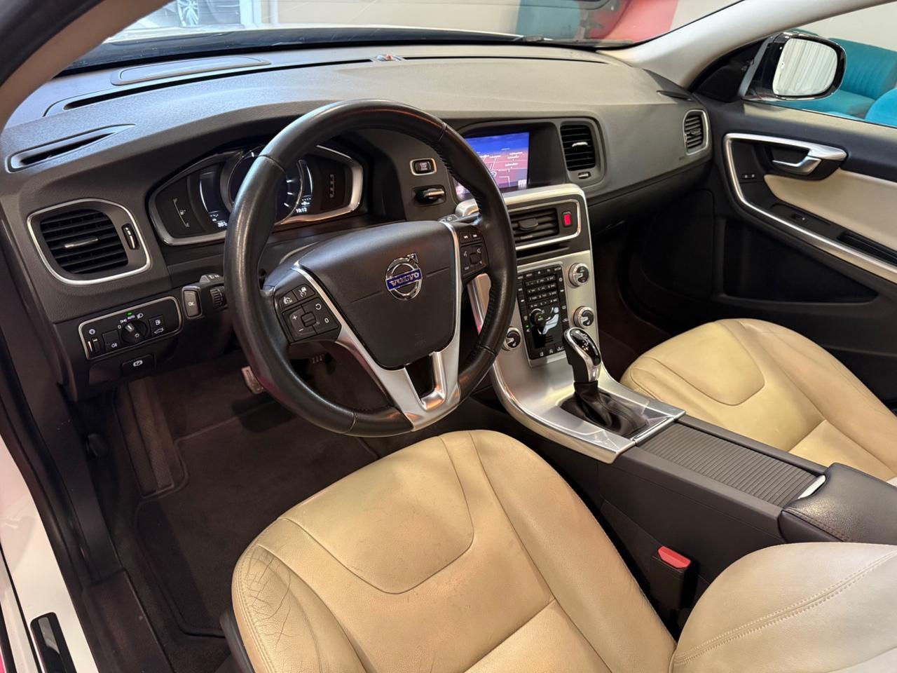 Volvo V60 Cross Country V60 Cross Country D4 Geartronic Business Plus