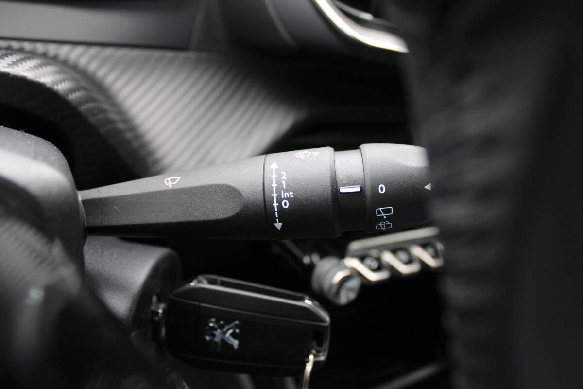 Peugeot 208 1.2 puretech Active s&s 75cv Con NAVIGATORE