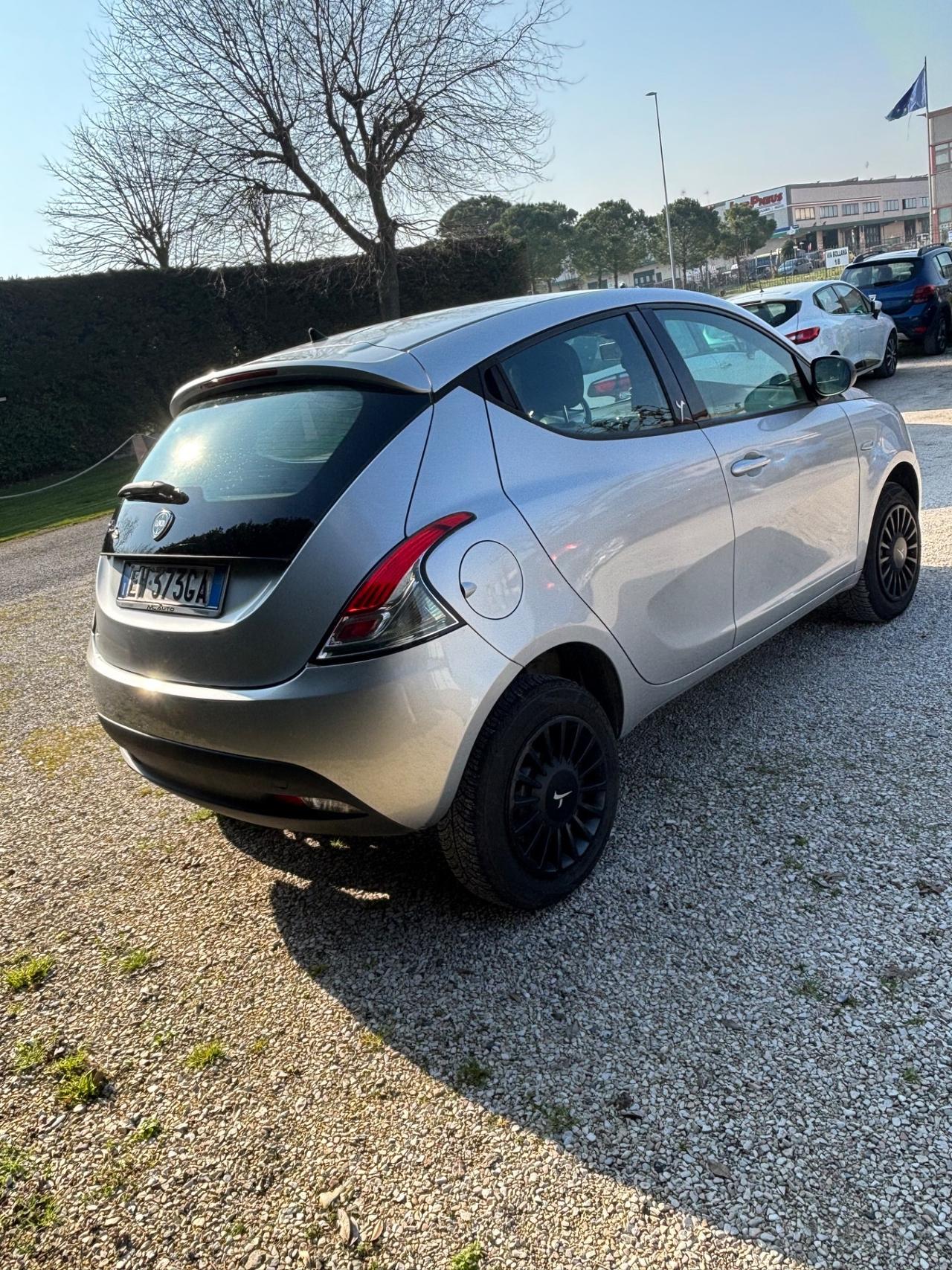 Lancia Ypsilon 0.9 TwinAir 85 CV 5 porte Metano Ecochic Elefantino