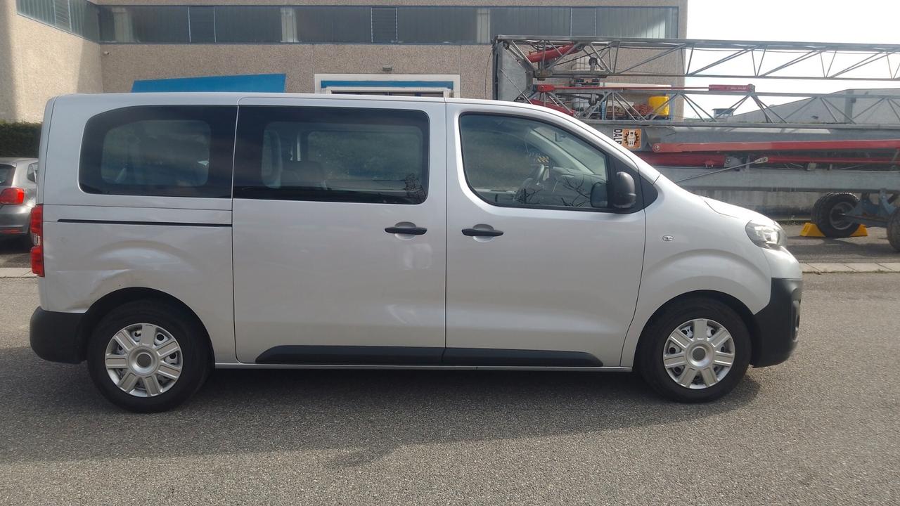 Peugeot Expert traveller hdi 9 posti 2017 euro 6