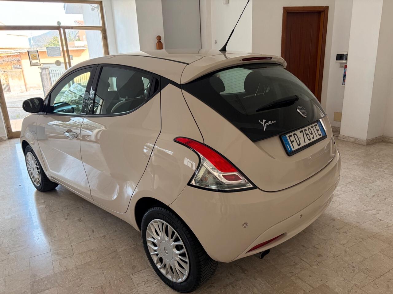 LANCIA YPSILON 1.2 69 CV 5 PORTE PLATINUM
