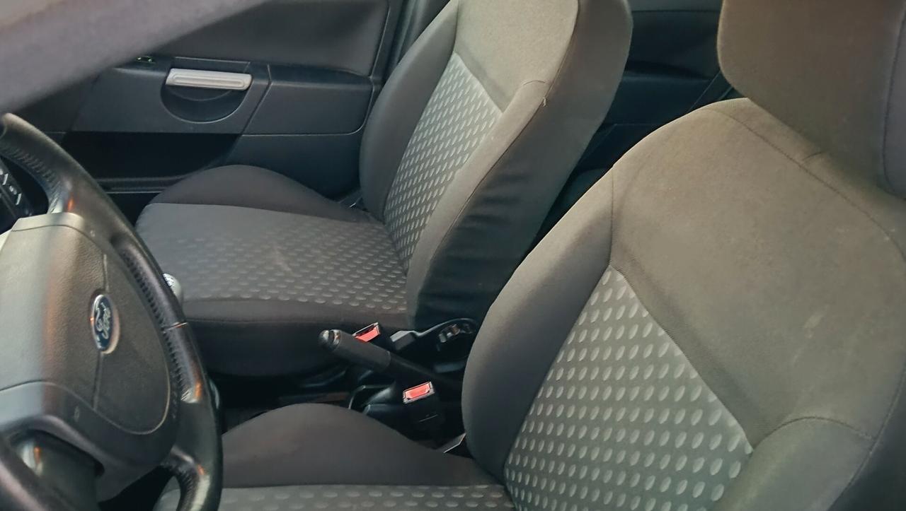 FORD FIESTA 1.2 BENZ -2005