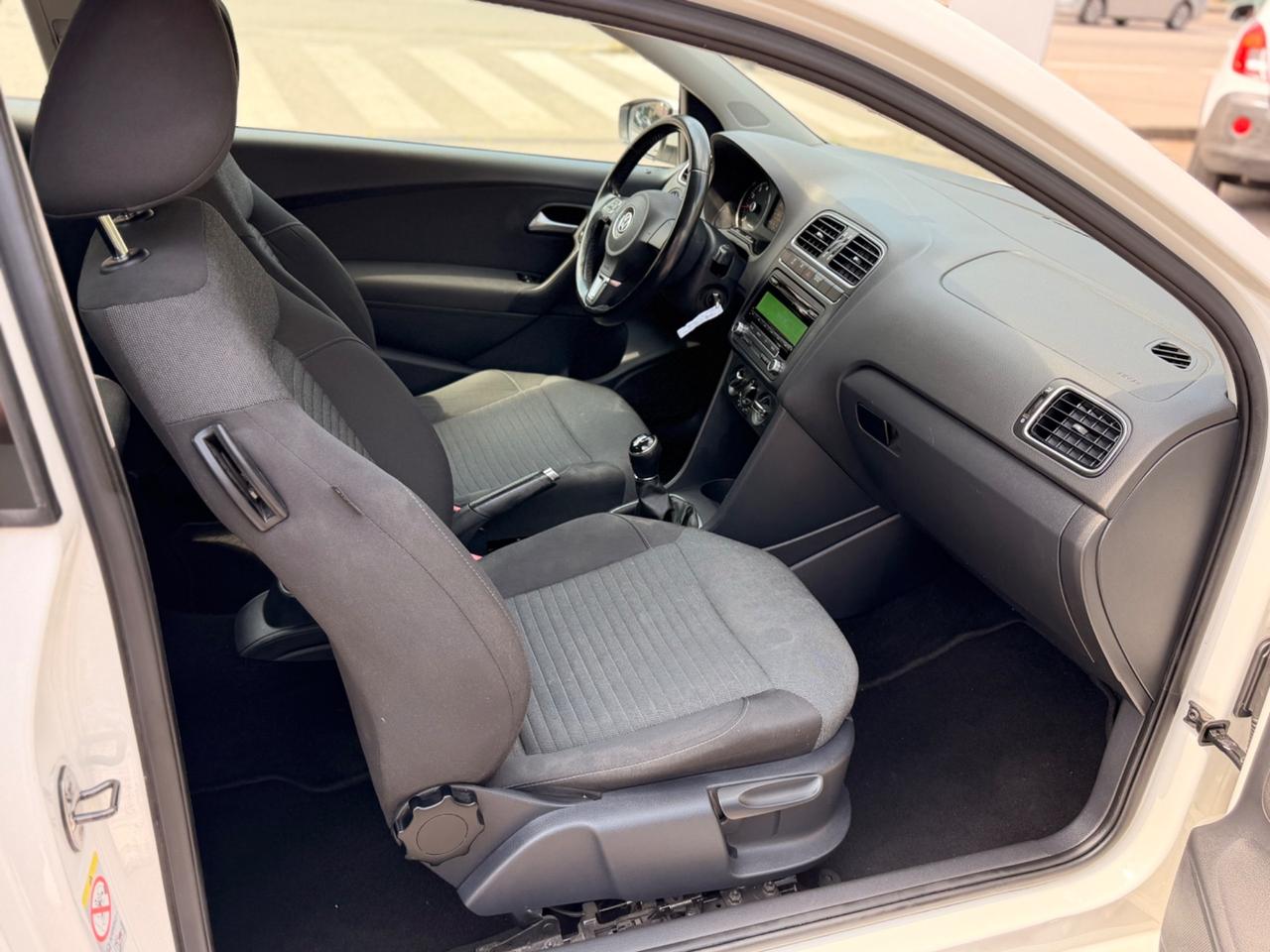Volkswagen Polo 1.2 70 CV neopatentati gancio traino 2014