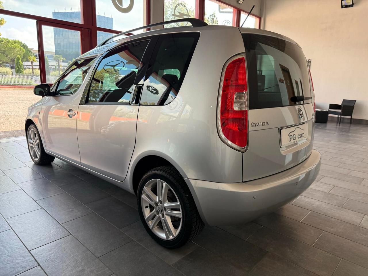 Skoda Roomster 1.6 TDI CR 90CV Noire NEOPATENTATI