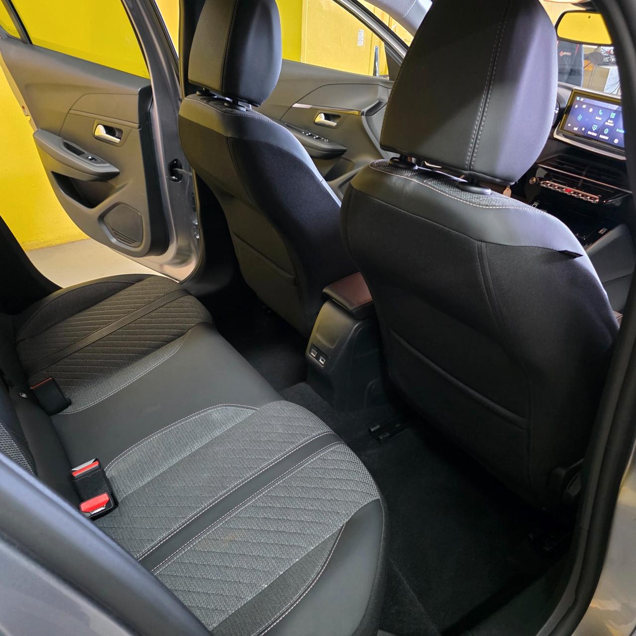 208 PureTech 100 hp 5 porte Business AZIENDALE