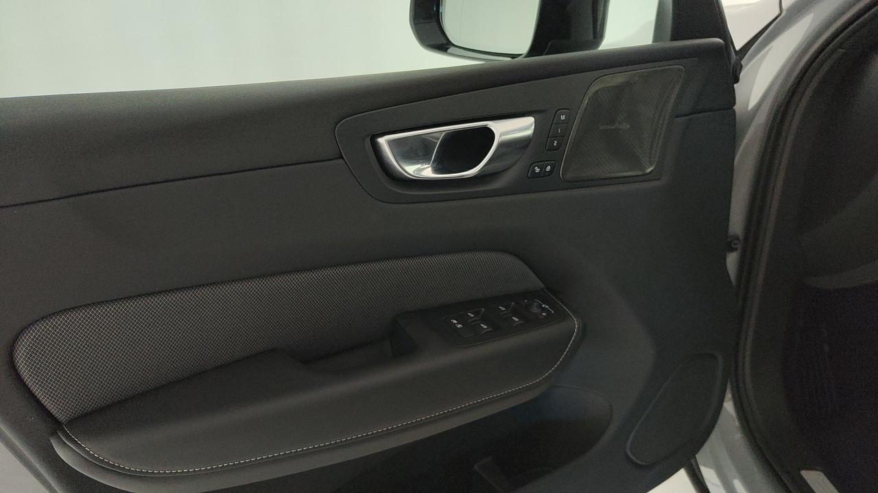 VOLVO XC60 2.0 b5 Plus Dark awd auto