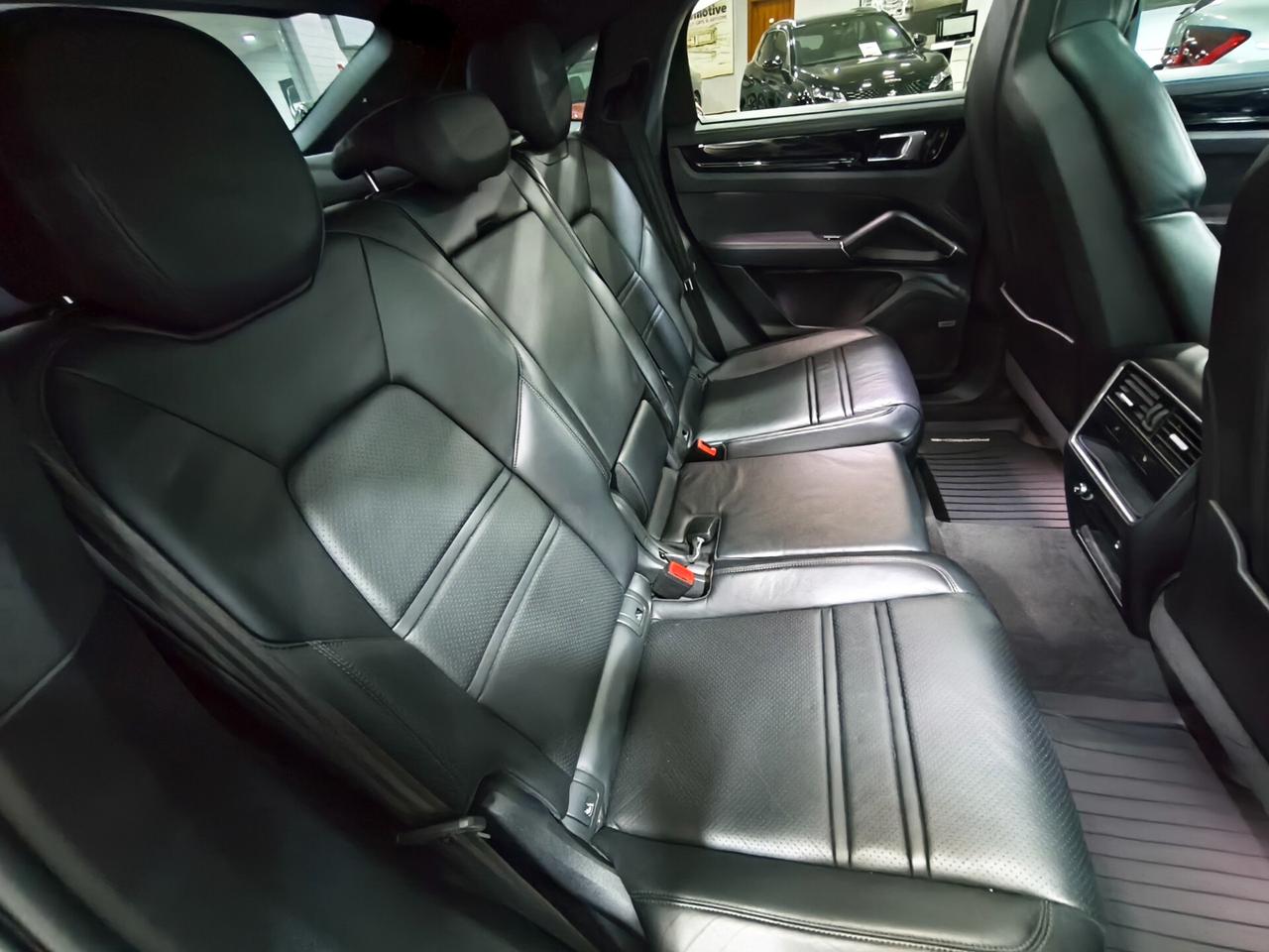 Porsche Cayenne Coupé 3.0 V6 340 cv platinium edition