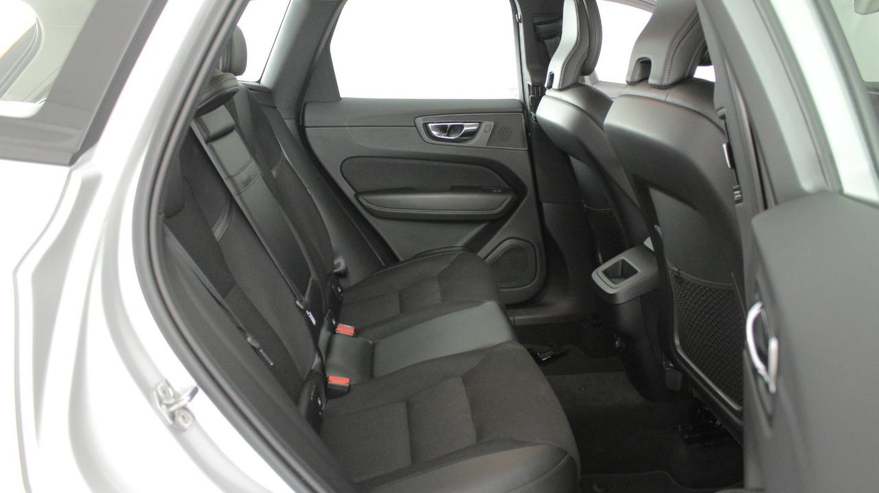 VOLVO XC60 II 2018 - XC60 2.0 b4 Momentum awd auto my20