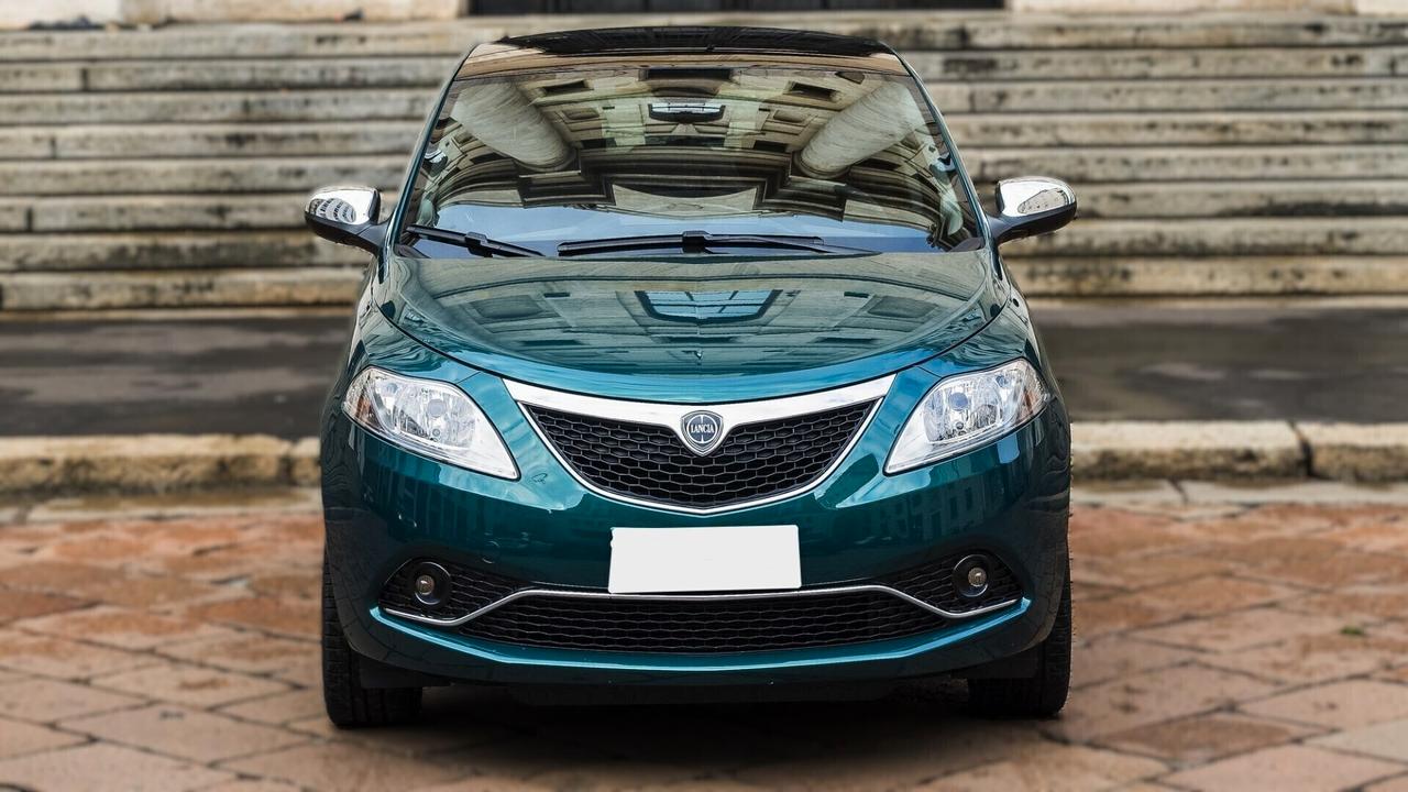 Lancia Ypsilon