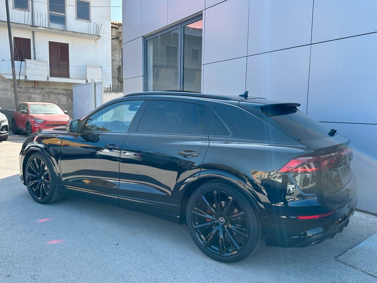 Audi Q8 50 TDI S-Line possibilità noleggio no scoring