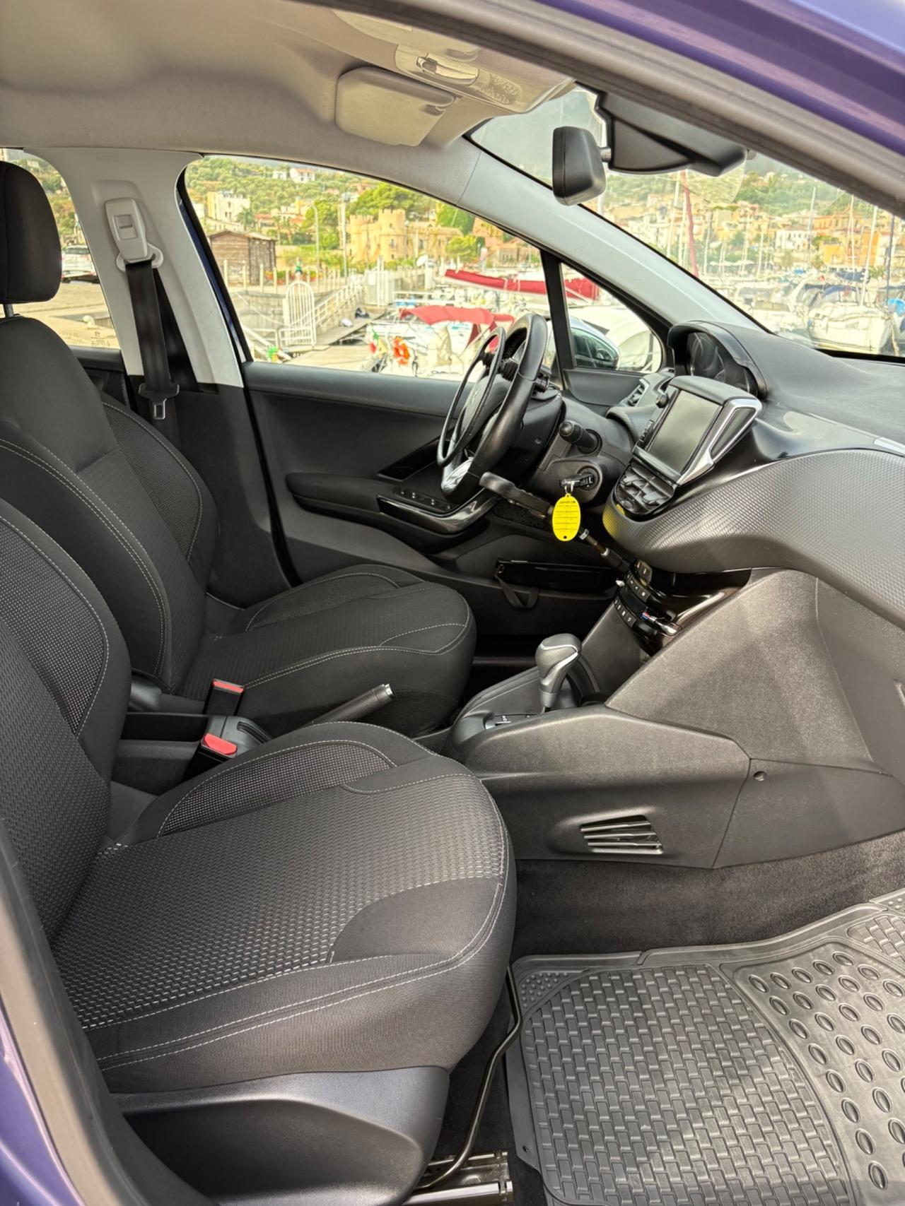 Peugeot 208 già omologata per disabili Allure