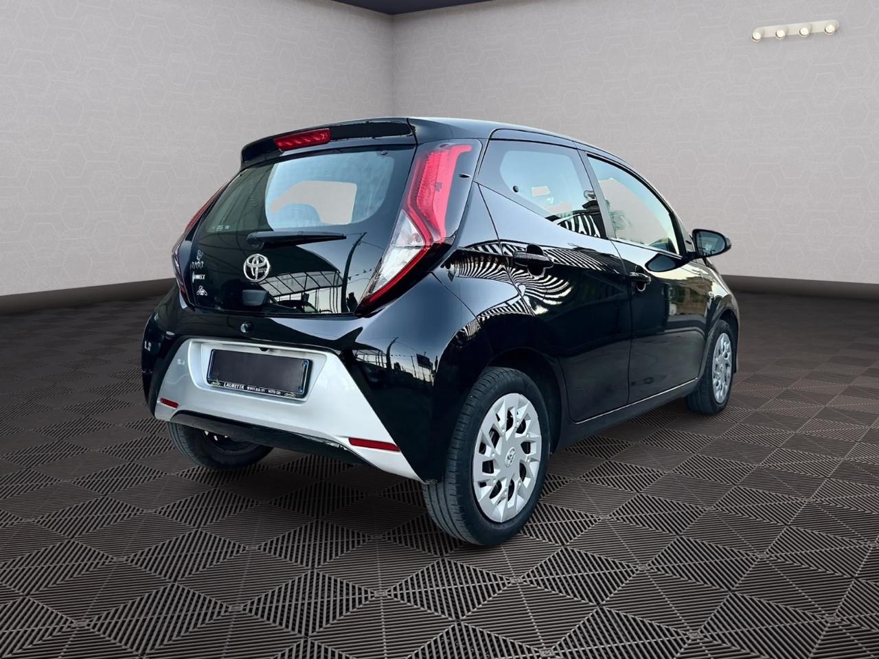 Toyota Aygo Connect 1.0 VVT-i 72 CV 5 porte x-play MMT