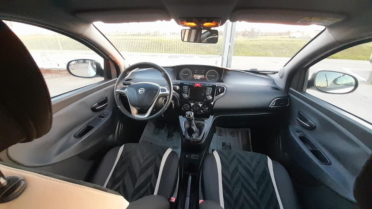 Lancia Ypsilon 1.2 69 CV 5 porte Platinum