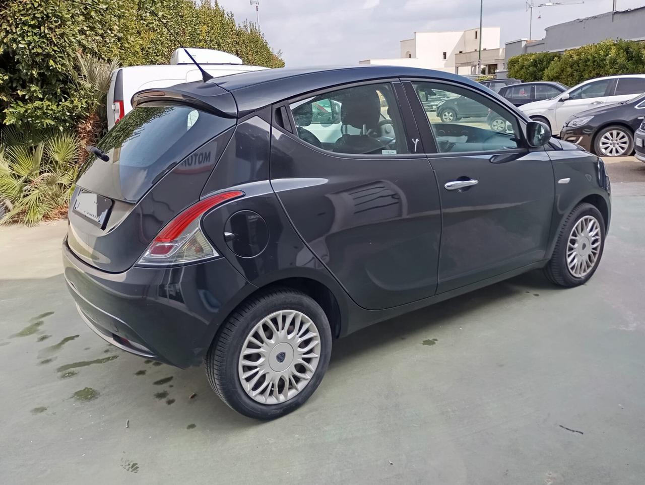 Lancia Ypsilon 1.2 69 CV 5 porte Silver