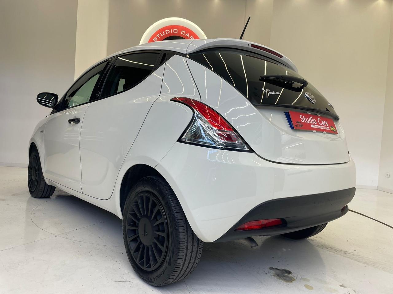 Lancia Ypsilon 1.0 FireFly Hybrid Ecochic Gold